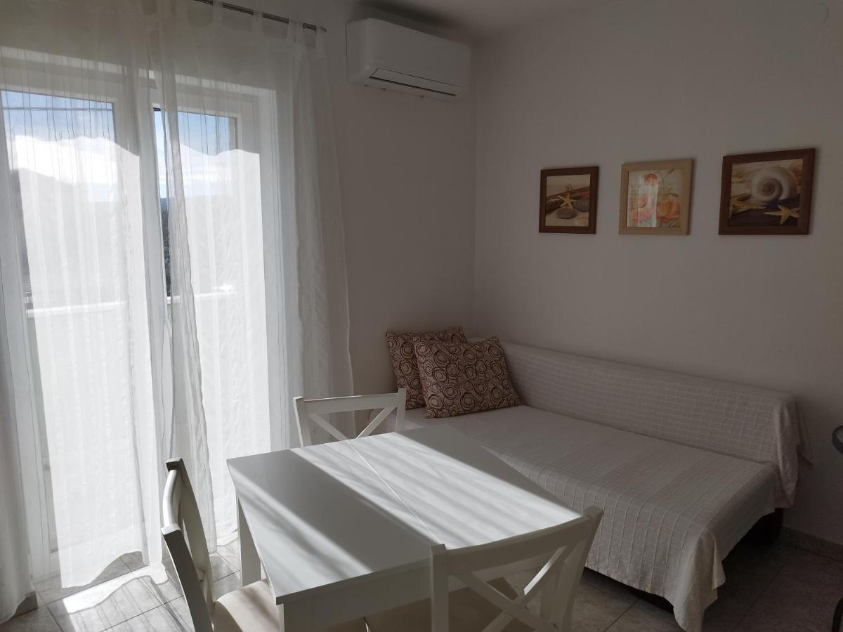 Apartments Valeria Каштела Екстер'єр фото