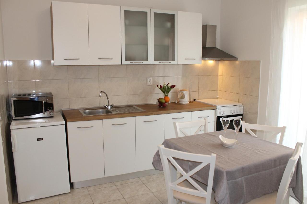 Apartments Valeria Каштела Екстер'єр фото