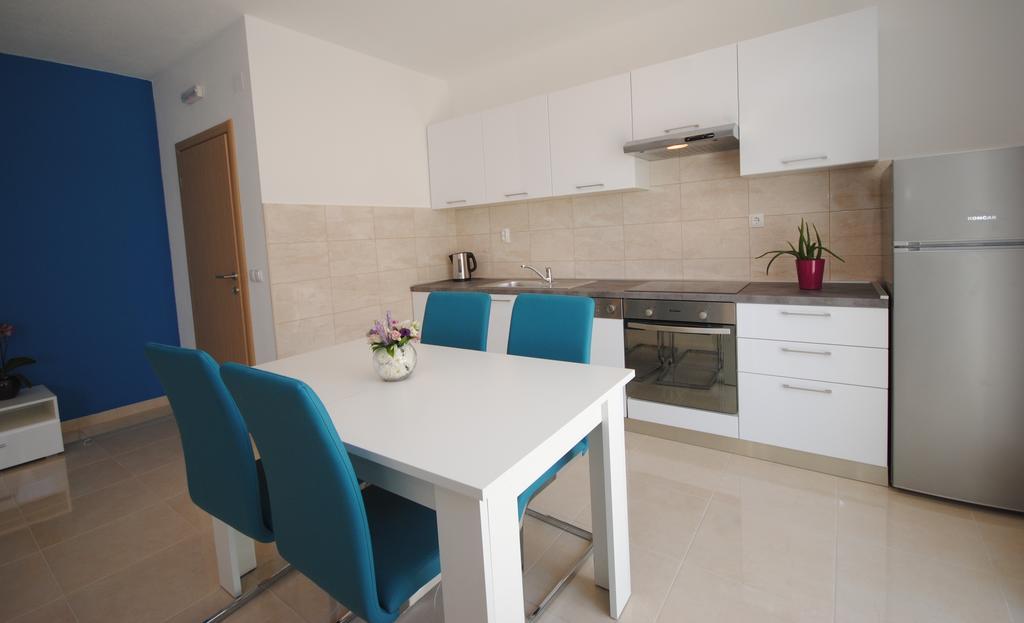 Apartments Valeria Каштела Екстер'єр фото