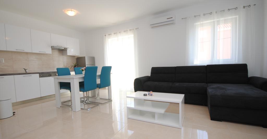 Apartments Valeria Каштела Екстер'єр фото
