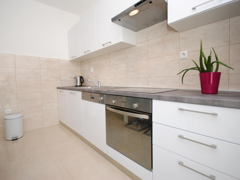 Apartments Valeria Каштела Екстер'єр фото